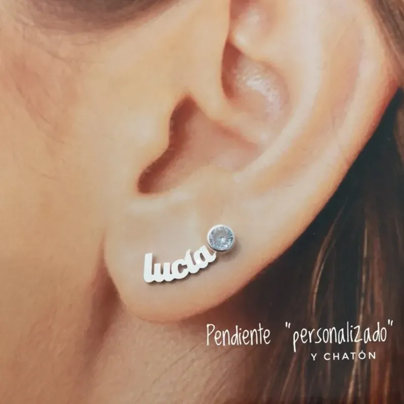 Pendientes plata Ley 925m nombre personalizable liso chatón 4mm. circonita cierre presión