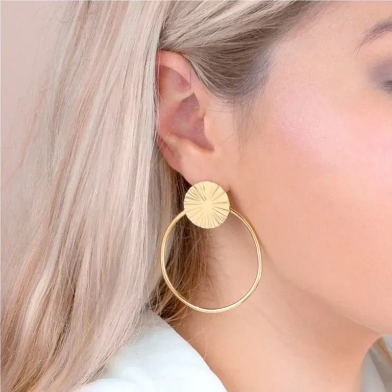 Pendientes Acero Inoxidable chapados oro 54 mm. círculo detalles aro