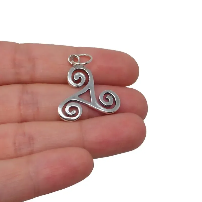 Trisquel plata Ley 925m colgante amuleto 25 mm. macizo unisex
