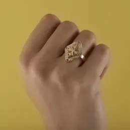 Sortija oro 18k mujer cabeza alargada circonitas formas caladas