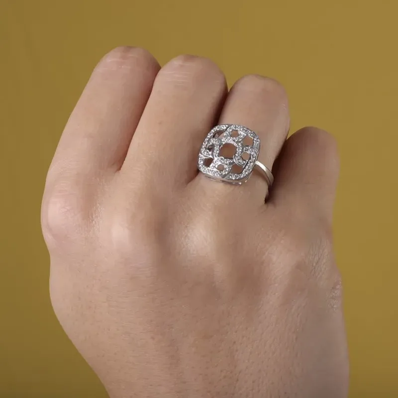 Sortija Oro Blanco 18k mujer cabeza cuadrada circonitas formas calada