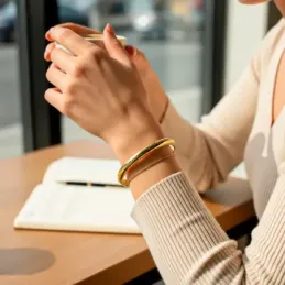 Pulsera Rígida Media Caña en Plata de Ley 925m chapada en oro de 65 m