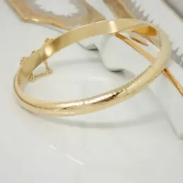 Pulsera Rígida Media Caña en Plata de Ley 925m chapada en oro de 65 m