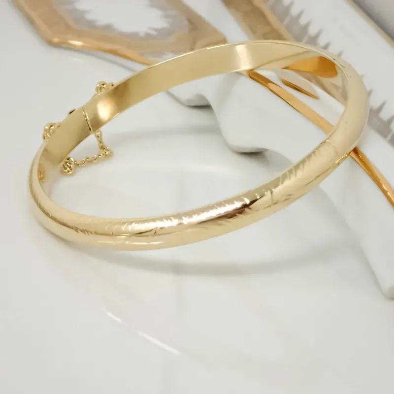 Pulsera Rígida Media Caña en Plata de Ley 925m chapada en oro de 65 m