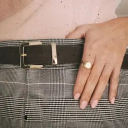 Sello oro 18k cadete tallado. Recomendado para niños o uso en el dedo meñique.