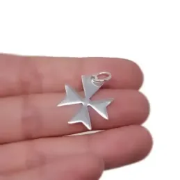Cruz de Malta Colgante en Plata de Ley 925m macizo de 20 mm. emblema