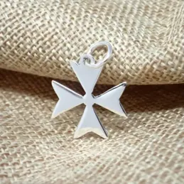 Cruz de Malta Colgante en Plata de Ley 925m macizo de 20 mm. emblema