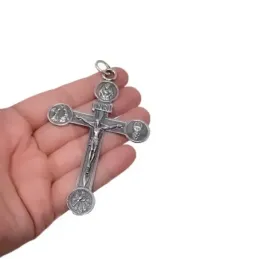 Cruz Crucifijo Colgante Latón 94 mm. representación JHS Cáliz Anuncia