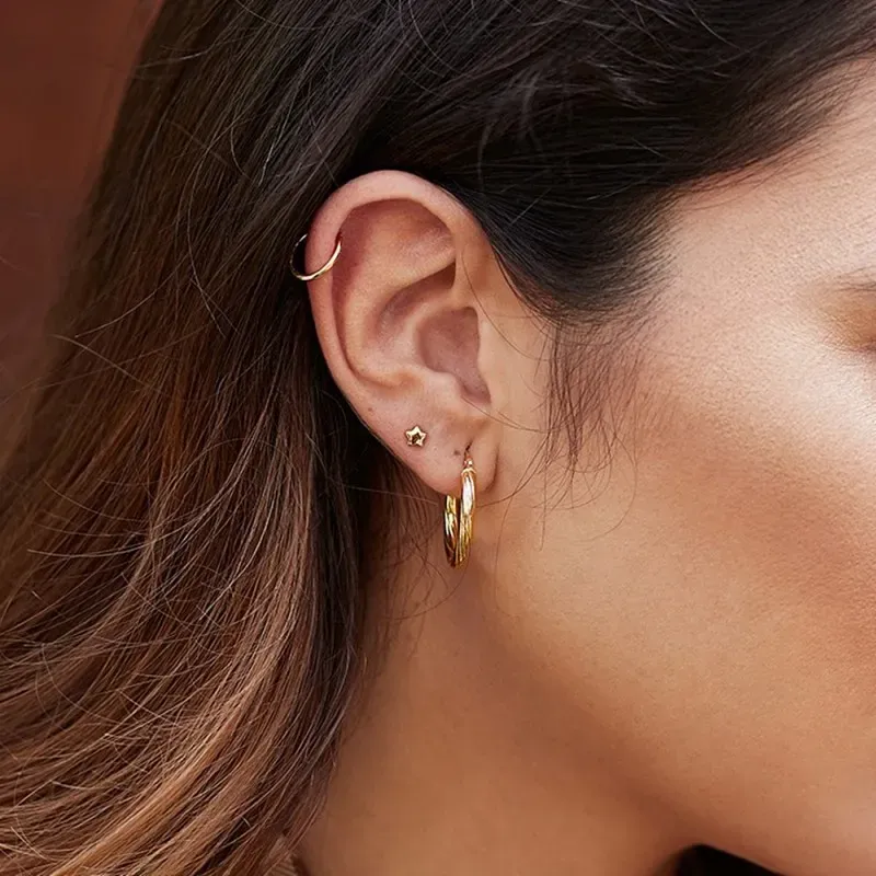 Pendientes oro 18k aros 21mm.. huecos y brillo criollas [AB3354]
