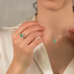 Sortija oro blanco 18k esmeralda 0.75ct. brillantes 0.35ct. [AB8836]