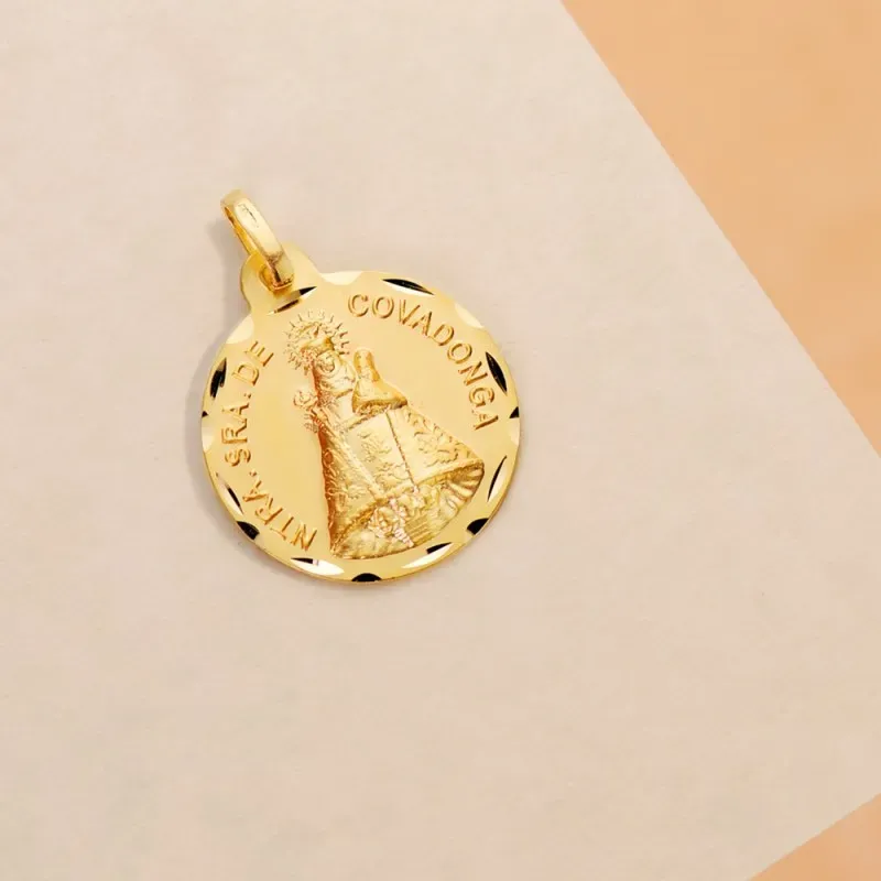 Medalla oro 9k Virgen de Covadonga 18mm. cerco tallado [AB9044]