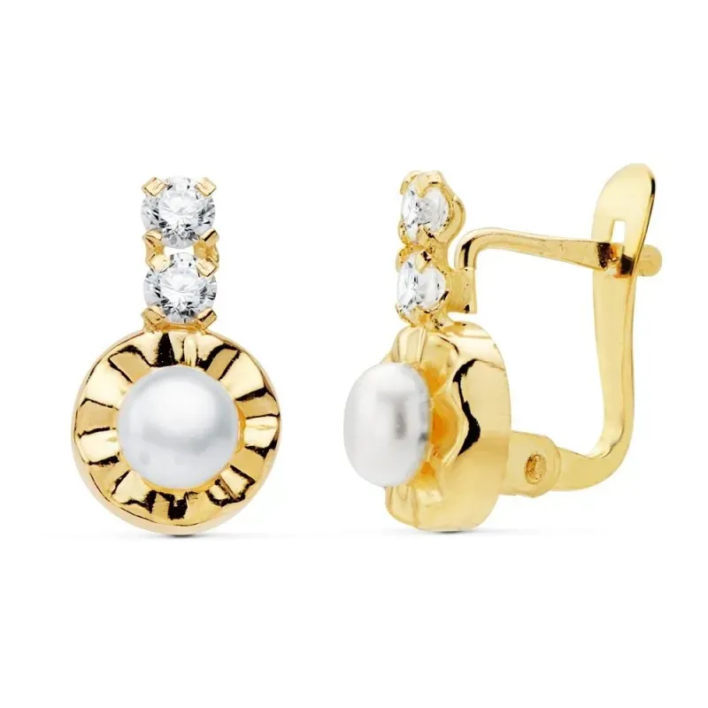 Pendientes oro 18k niña 12mm. perla 4mm. detalle redondo tallado circonitas cierre catalán