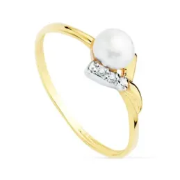 Sortija oro bicolor 18k niña entrelazado circonitas perla 4.5mm. banda lisa