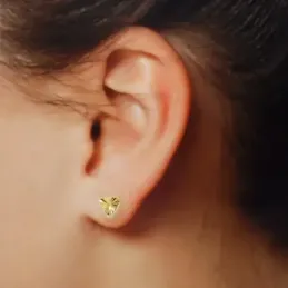 Pendientes Oro Amarillo 18k modelo Tornillería (Triangulo pequeño tallado) Medida: 4,5mm.