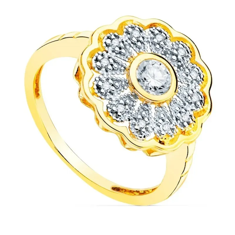 Sortija oro bicolor 18k centro detalle rosetón 14mm. flor circonitas cuerpo liso