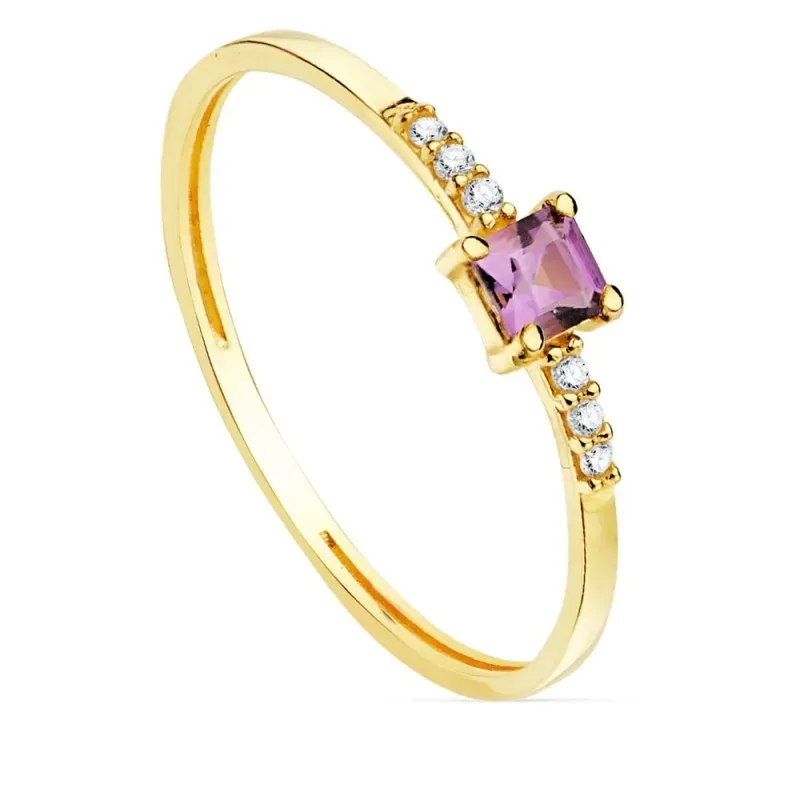 Sortija oro 18k laterales diamantes brillantes 0.03ct. centro piedra 3mm. cuadrada cuerpo liso