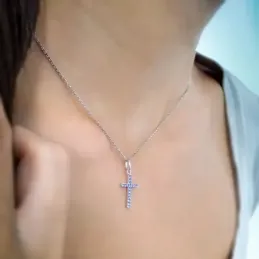 Cruz oro blanco 18k mujer 16 mm. circonitas color azul