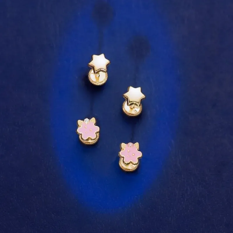 Pendientes Oro 18k niña 6.5 mm. forma flor esmaltada color rosa detal