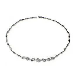Gargantilla oro blanco 18k motivo flor circonitas [AB4870]