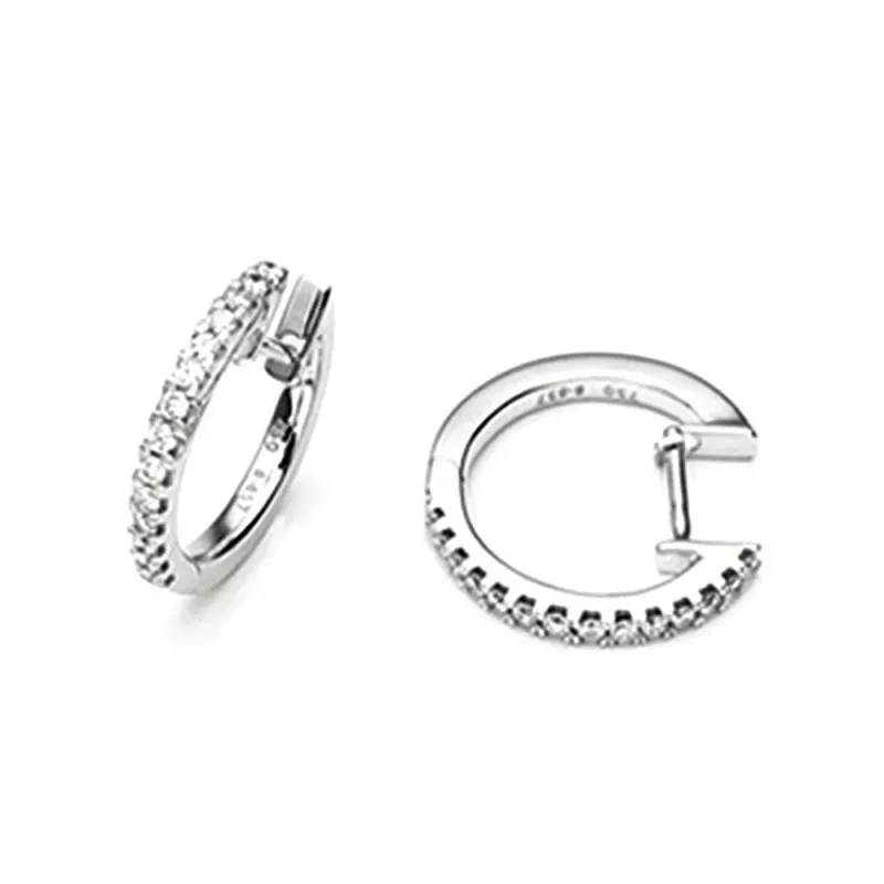 Pendientes Oro Blanco 18k modelo Viena (24 diamantes 1,20mm. 0,18 cts.) Medida: 15×1,30mm.