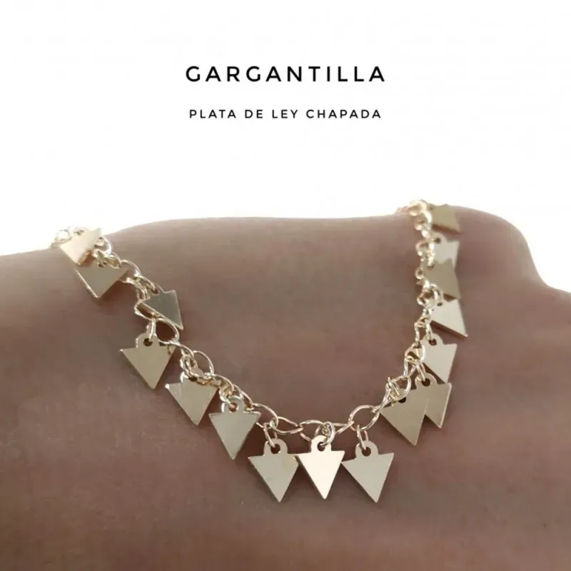 Gargantilla plata Ley 925m chapada oro cadena 40cm. detalle triángulos lisos colgando cierre reasa