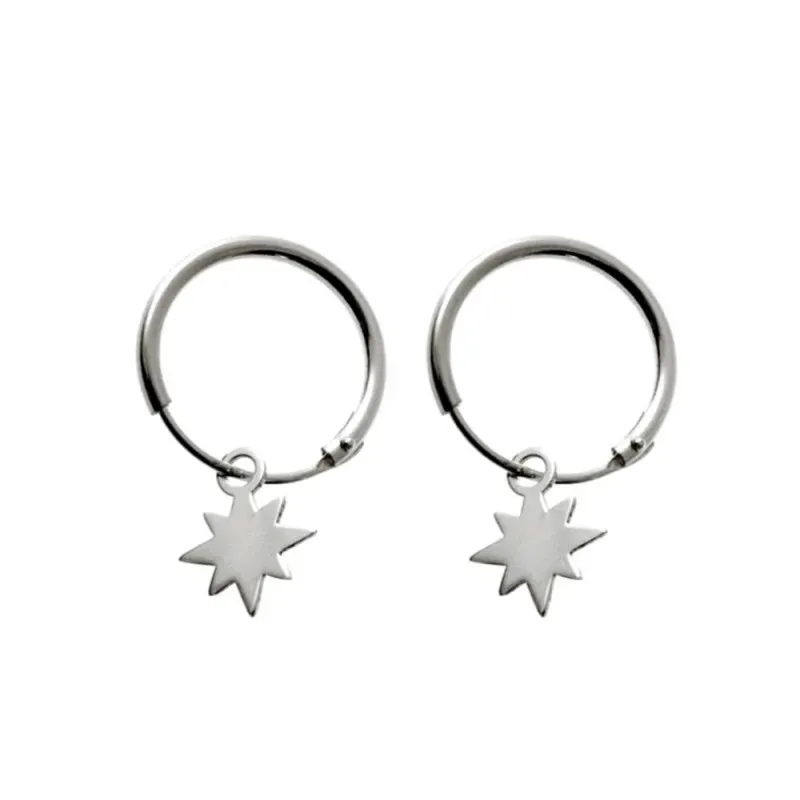 Pendientes plata Ley 925m aros 11mm. diámetro interior detalle estrella rosa de los vientos colgando
