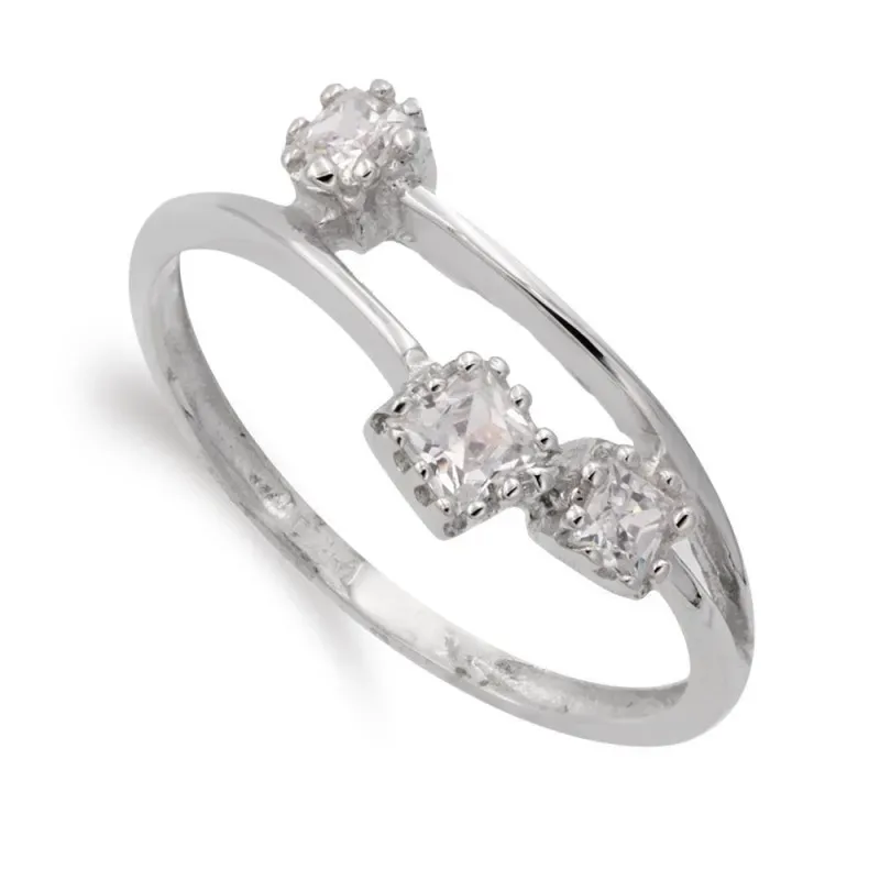 Sortija oro blanco 18k mujer circonitas cuadradas combinadas lisa