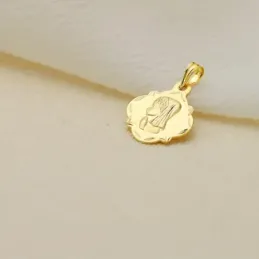 Virgen Niña Medalla Primera Comunión Oro 9k pandereta 19 mm. tallada