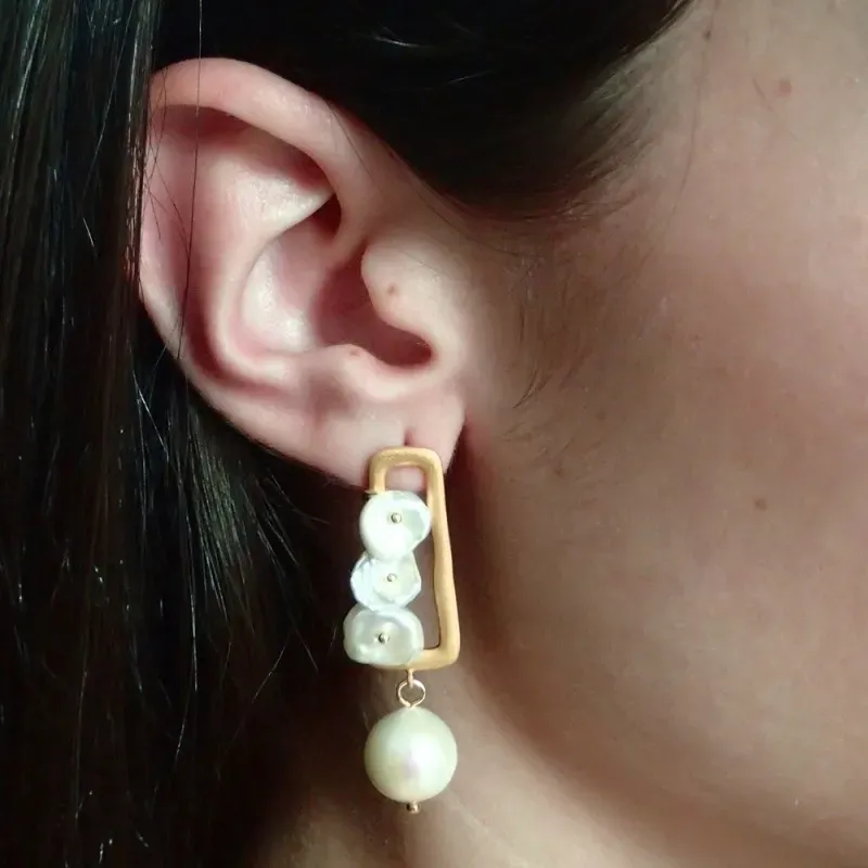 Pendientes plata Ley 925m chapados oro 47mm. matizados madreperla perla cultivada cierre presión