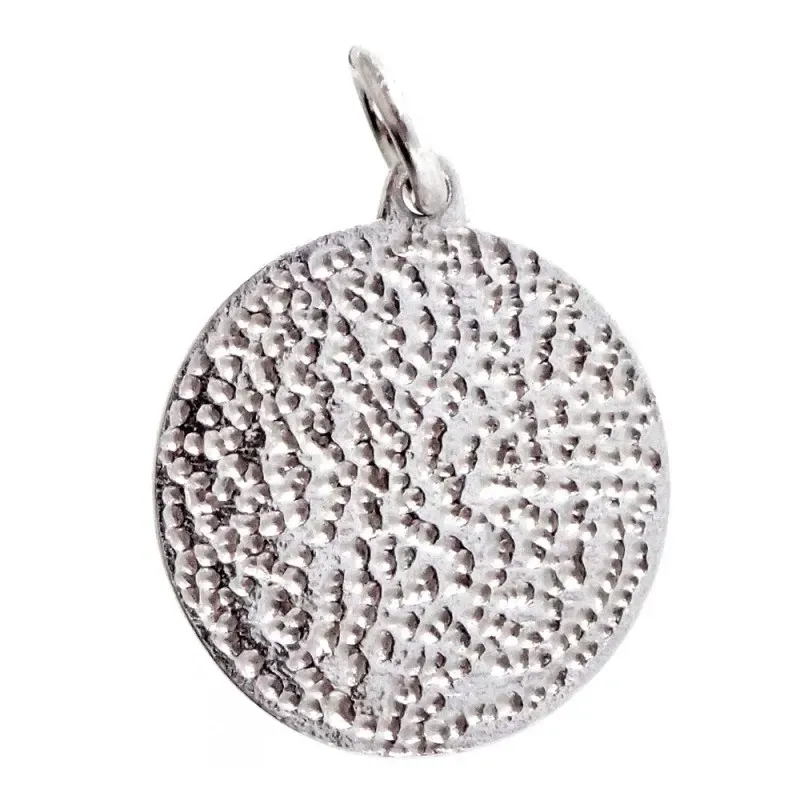 Medalla colgante plata Ley 925m maciza 18mm. Santa Marta detalles tallados