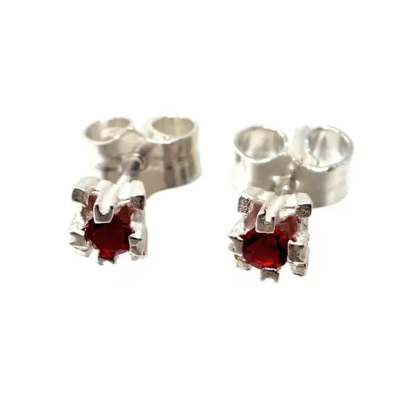 Pendientes plata Ley 925m circonita roja 4mm. garras cuadradas cierre presión