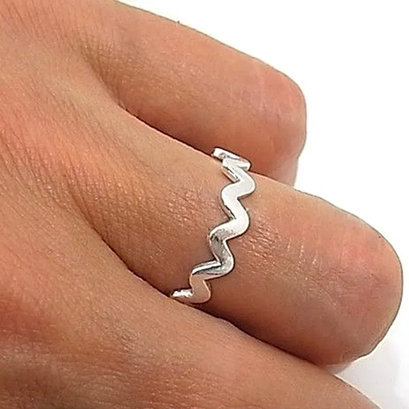 Sortija plata Ley 925m. mujer lisa forma ondas