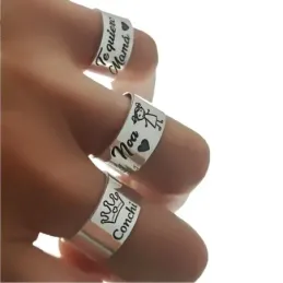 Sortija plata Ley 925m ancho 10mm. detalles coronas nombres personalizados parte trasera abierta
