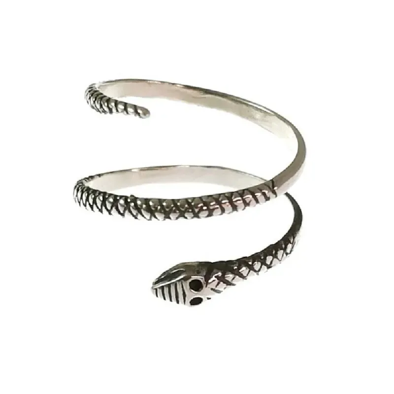 Sortija plata Ley 925m mujer serpiente reliada oxidada