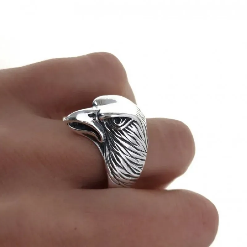Anillo plata Ley 925m hombre cabeza águilar oxidada detalles