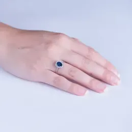 Sortija oro blanco 18k piedra fina zafiro circonitas 7mm. [AA0446]