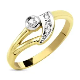 Sortija Oro Bicolor 9k maciza con circonitas ancho máximo de 7.5 mm.