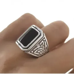 Sello plata Ley 925m hombre cabeza rectangular 25 mm. esmaltada negro