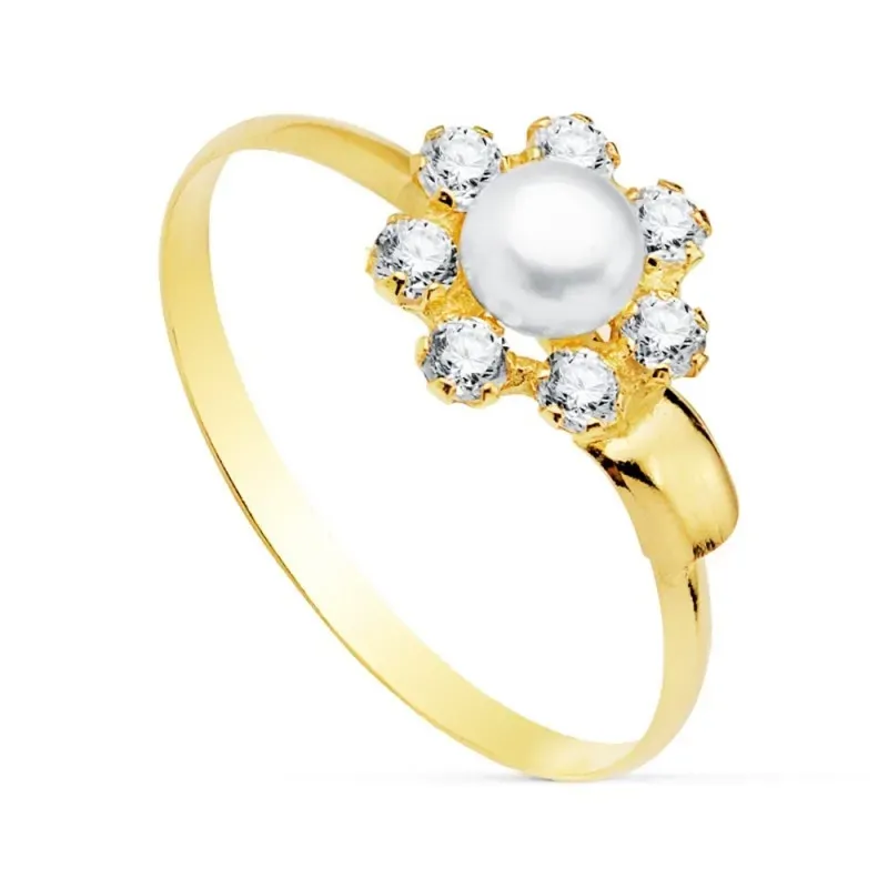 Sortija oro 18k niña detalle flor centro perla 4mm. pétalos circonitas banda lisa