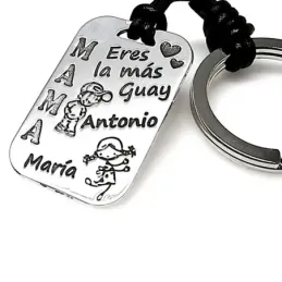 Llavero plata Ley 925m chapa 35x23mm. MAMÁ ERES LA MÁS GUAY niños nombres personalizados corazones