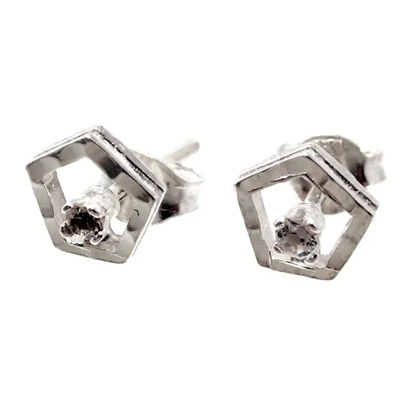 Pendientes plata Ley 925m pentágono 7mm. cerco tallado brillo centro circonita cierre presión