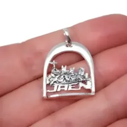 Colgante plata Ley 925m macizo estribo 24mm. JAÉN calado castillo detalles tallados trasera lisa