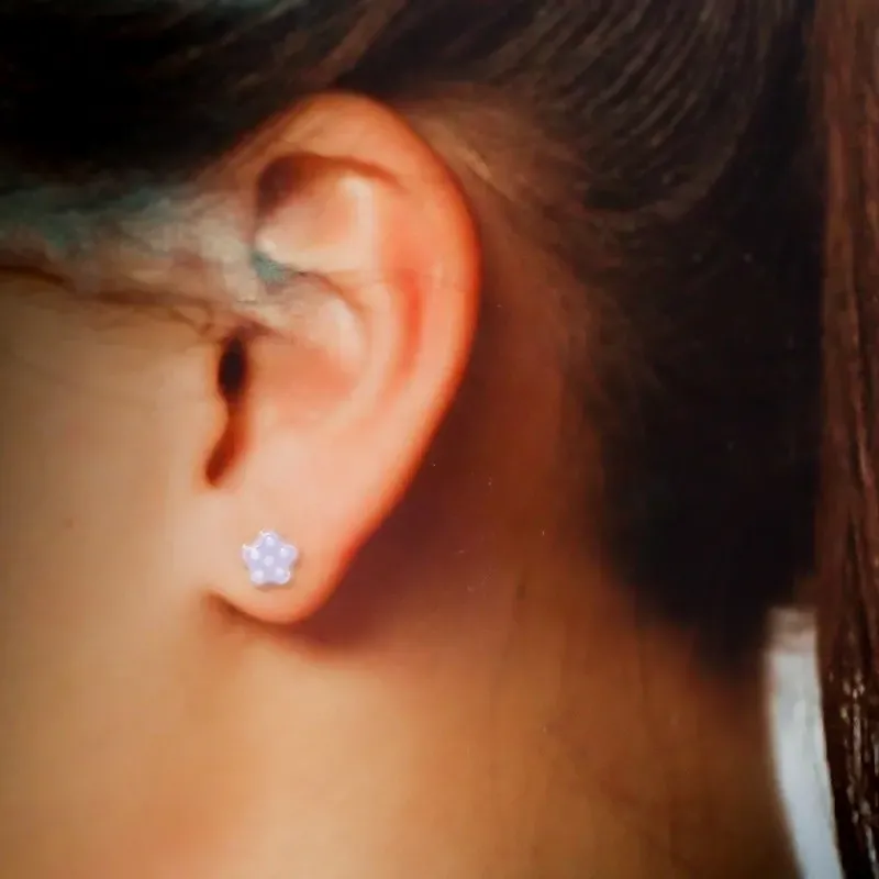 Pendientes plata Ley 925m niña 5 mm. forma flor esmaltada morada luna