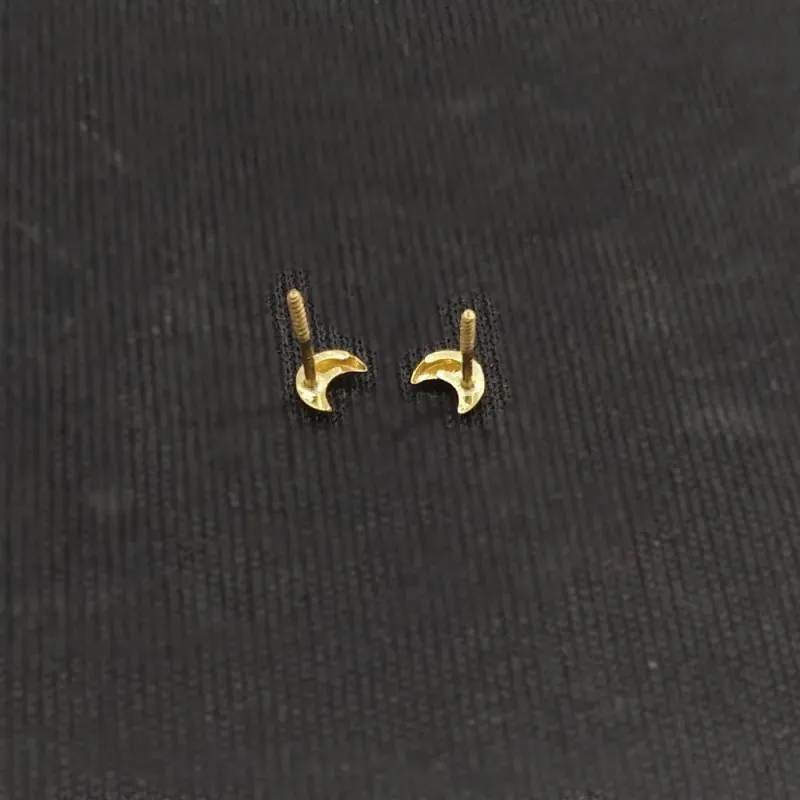 Pendientes oro 18k bebé 4.5mm. luna lisa centro circonita cierre tuerca