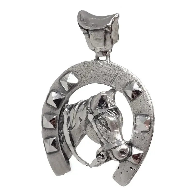 Colgante plata Ley 925m herradura 22mm. amuleto suerte cabeza caballo mate detalles tallados brillo