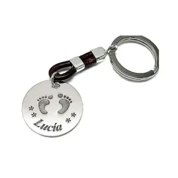 Llavero plata Ley 925m cuero marrón chapa 30mm. huellas pies nombre personalizado oxidado