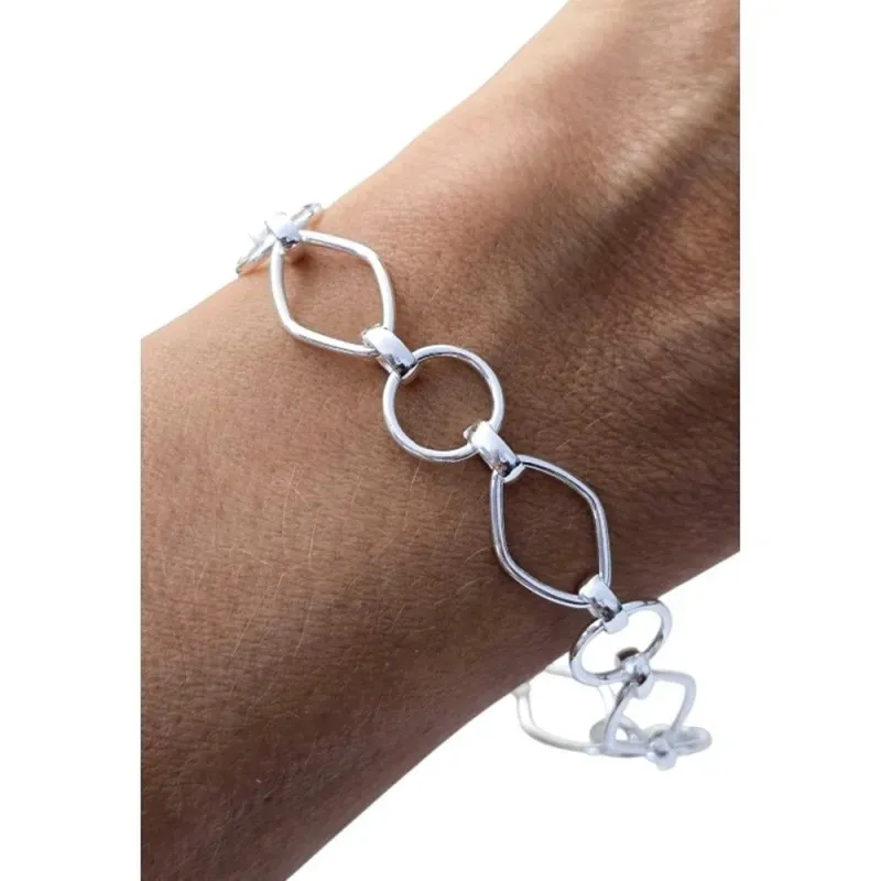 Pulsera en Plata de Ley 925m con 18 cm. asas huecas rombo de 16 x 10