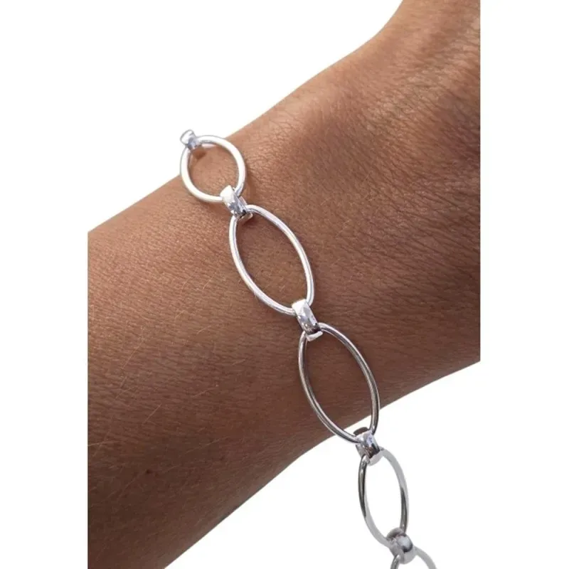Pulsera en Plata de Ley 925m con 18.5 cm. asas huecas ovaladas de 20