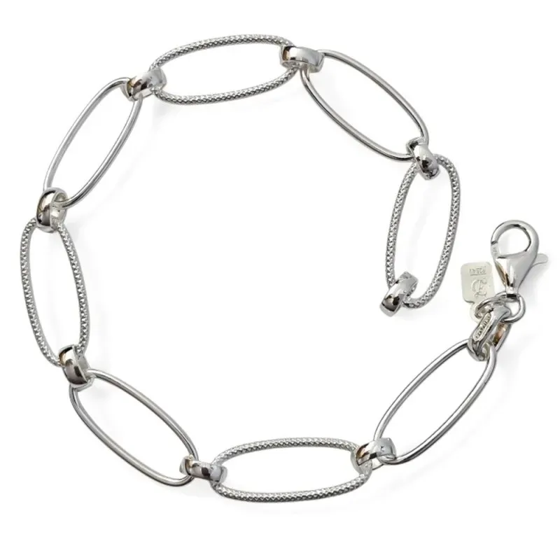 Pulsera en Plata de Ley 925m con 19 cm. asas huecas ovaladas con dibu