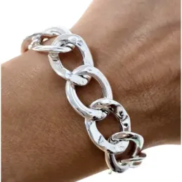 Pulsera en Plata de Ley 925m de 19.5 cm. barbada hueca de 19 x 15 mm.